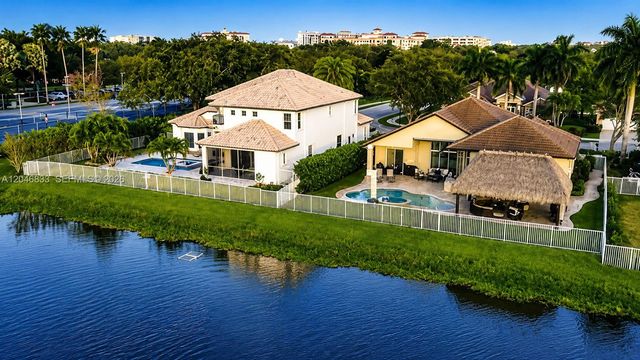 3683 W Lakes Estates Dr, Davie, FL 33328
