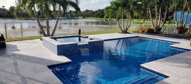 3683 W Lakes Estates Dr, Davie, FL 33328