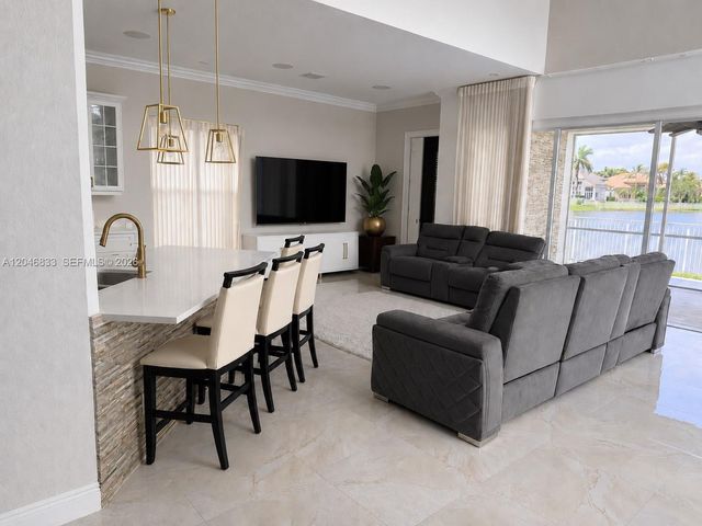 3683 W Lakes Estates Dr, Davie, FL 33328