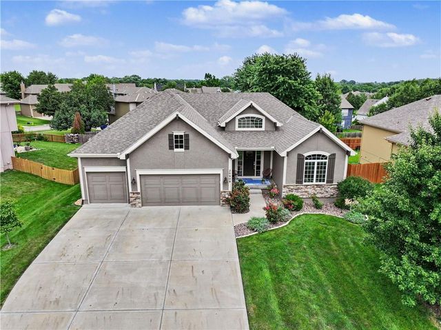 20909 S Barker Road, Spring Hill, KS 66083