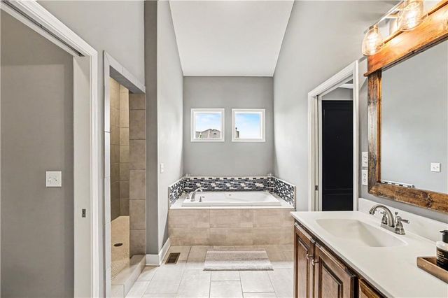 20909 S Barker Road, Spring Hill, KS 66083