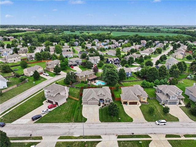 20909 S Barker Road, Spring Hill, KS 66083