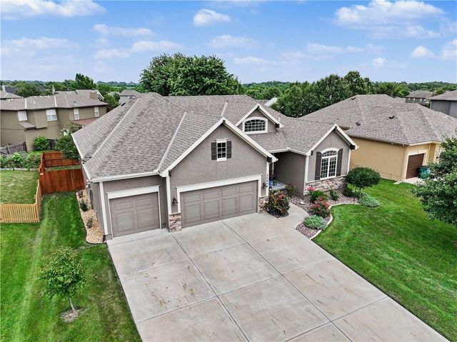 20909 S Barker Road, Spring Hill, KS 66083