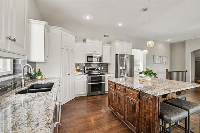 20909 S Barker Road, Spring Hill, KS 66083