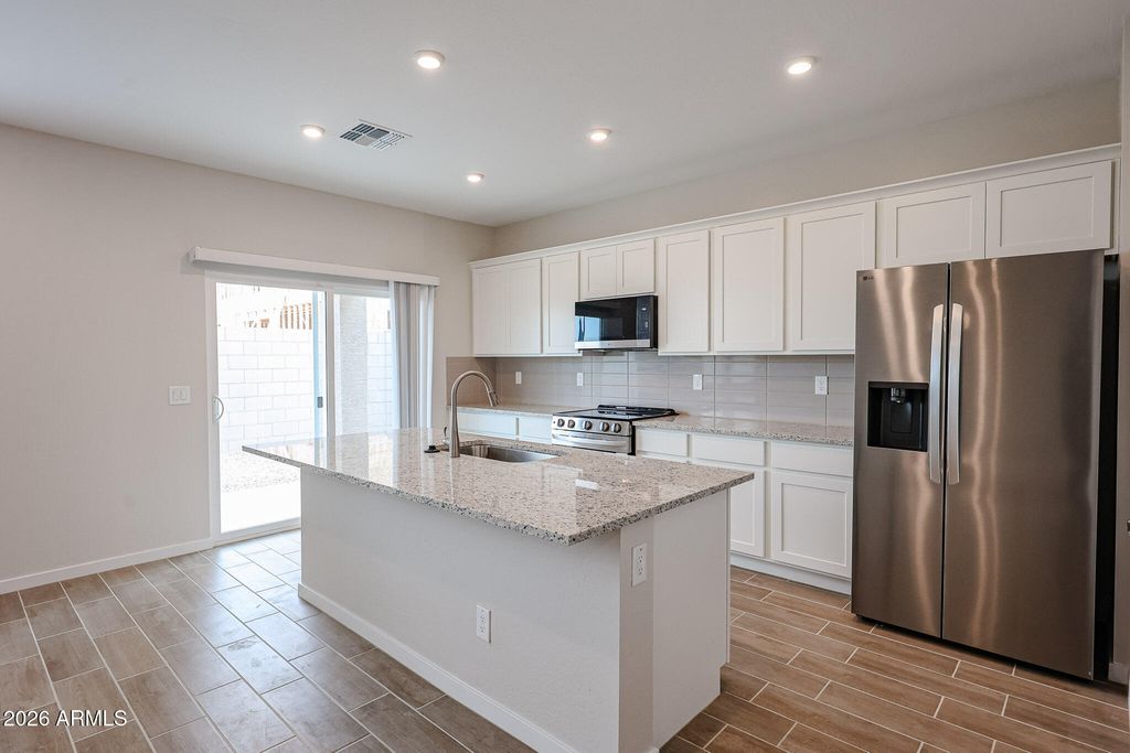 17378 W VILLA HERMOSA Lane, Surprise, AZ 85387 — photo 2