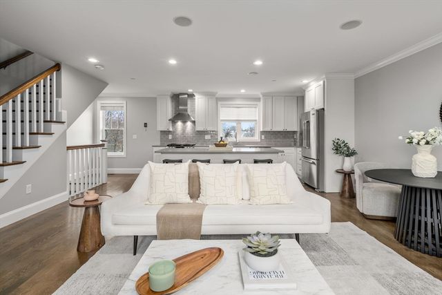 364 Neponset Ave 6, Boston, MA 02122