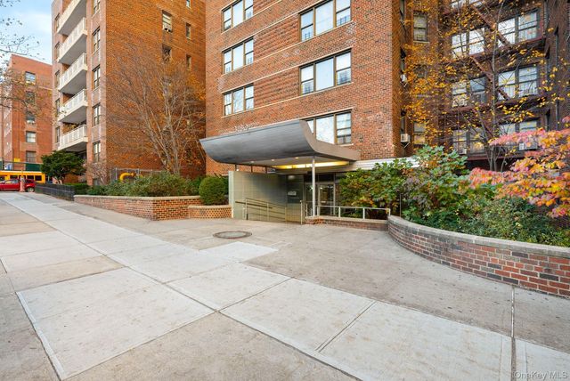 3130 Grand Concourse 2J, Bronx, NY 10458