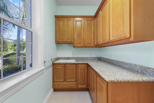 1530 NE Dixie Highway, Jensen Beach, FL 34957