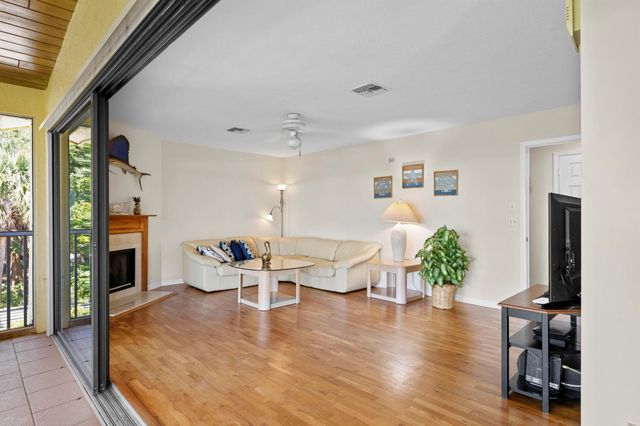 1530 NE Dixie Highway, Jensen Beach, FL 34957