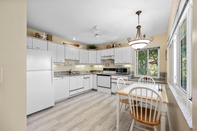 1530 NE Dixie Highway, Jensen Beach, FL 34957