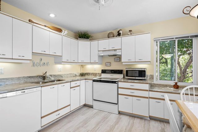 1530 NE Dixie Highway, Jensen Beach, FL 34957