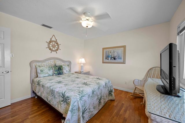 1530 NE Dixie Highway, Jensen Beach, FL 34957