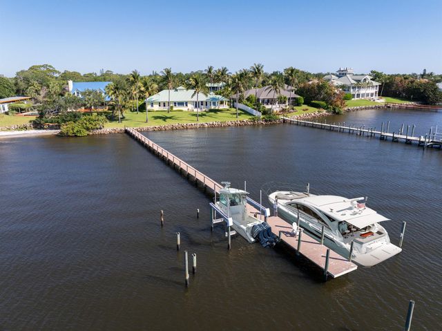 1530 NE Dixie Highway, Jensen Beach, FL 34957