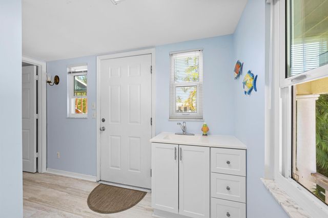 1530 NE Dixie Highway, Jensen Beach, FL 34957