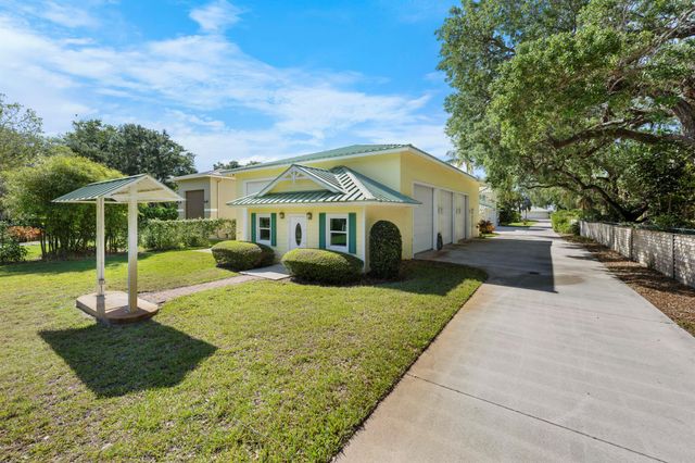 1530 NE Dixie Highway, Jensen Beach, FL 34957