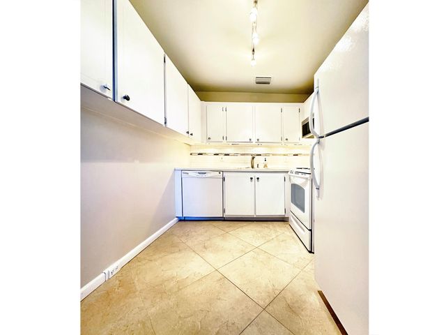 55 Oakridge E 55, Deerfield Beach, FL 33442