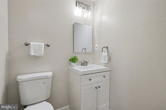 2000 CHITA CT, Temple Hills, MD 20748