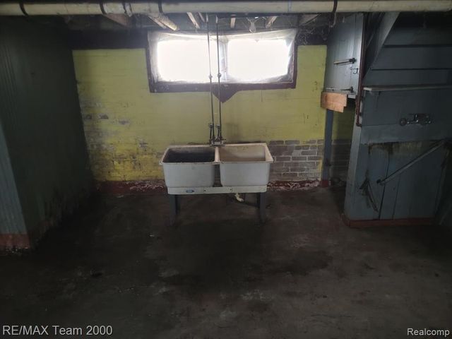 5501 Pacific Street, Detroit, MI 48204