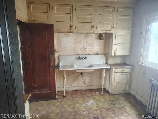 5501 Pacific Street, Detroit, MI 48204