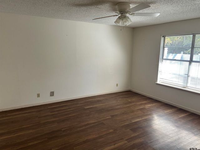 7312 Hollyoak Dr., Tyler, TX 75703