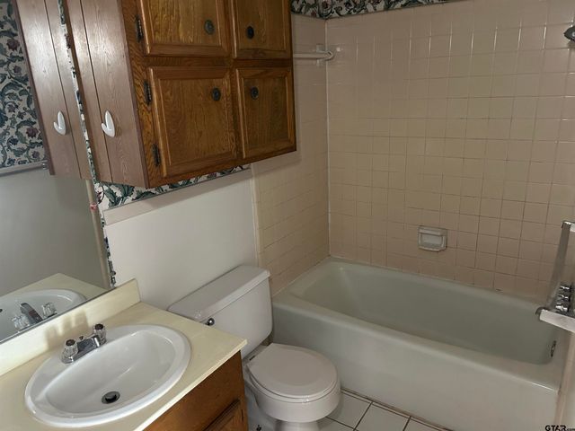 7312 Hollyoak Dr., Tyler, TX 75703