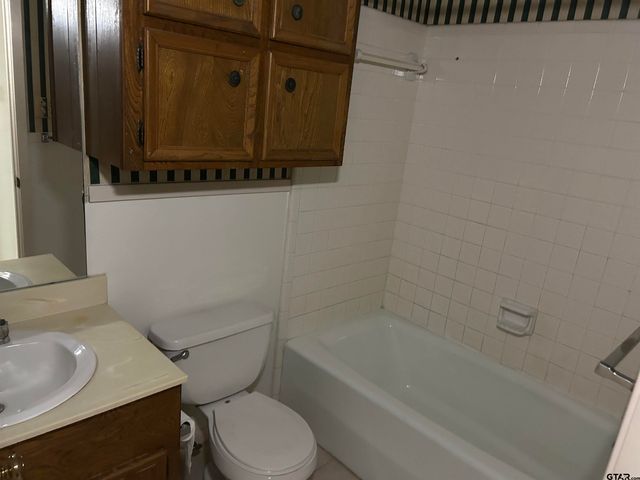 7312 Hollyoak Dr., Tyler, TX 75703