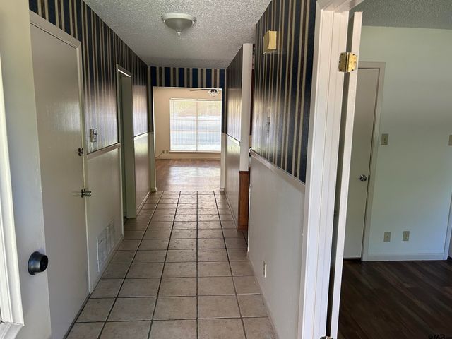 7312 Hollyoak Dr., Tyler, TX 75703