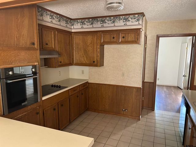7312 Hollyoak Dr., Tyler, TX 75703