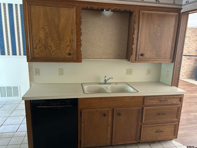 7312 Hollyoak Dr., Tyler, TX 75703