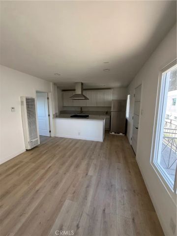 840 W 81st, Los Angeles, CA 90044