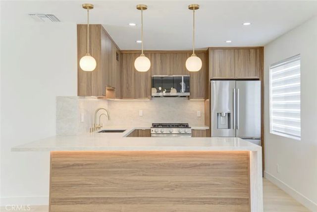 9512 Via Venezia, Burbank, CA 91504