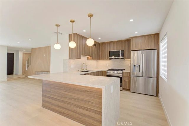 9512 Via Venezia, Burbank, CA 91504