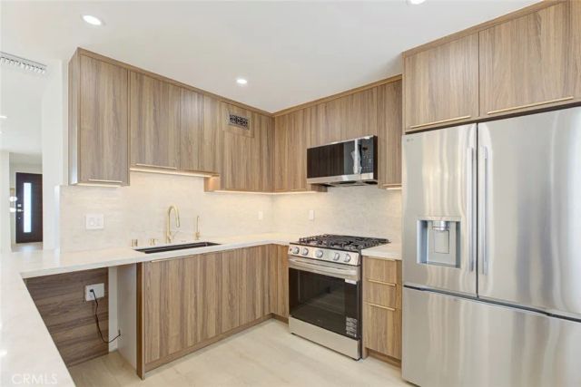 9512 Via Venezia, Burbank, CA 91504