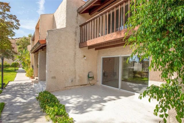 9512 Via Venezia, Burbank, CA 91504
