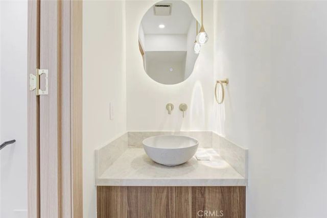 9512 Via Venezia, Burbank, CA 91504