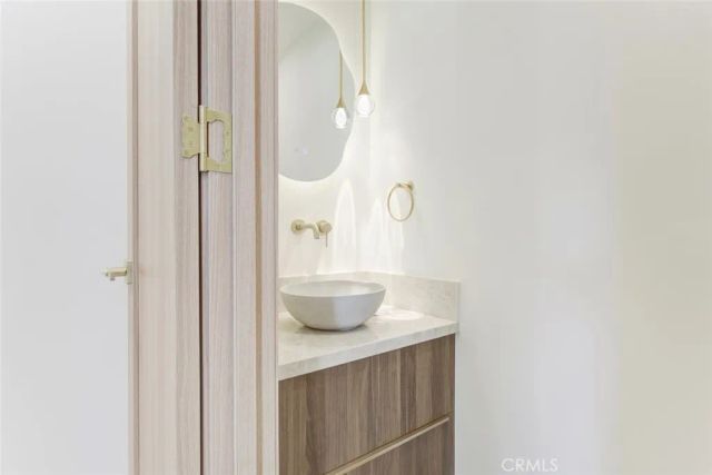 9512 Via Venezia, Burbank, CA 91504