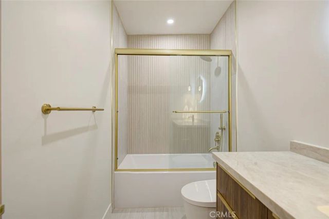 9512 Via Venezia, Burbank, CA 91504