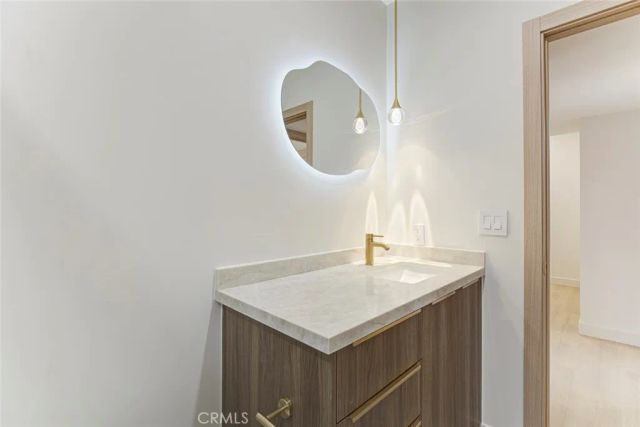 9512 Via Venezia, Burbank, CA 91504