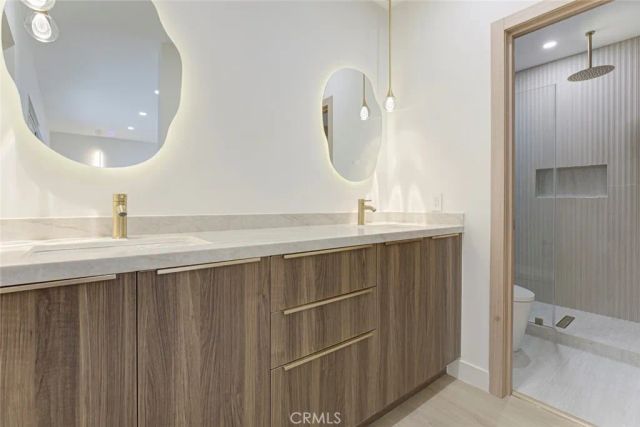 9512 Via Venezia, Burbank, CA 91504