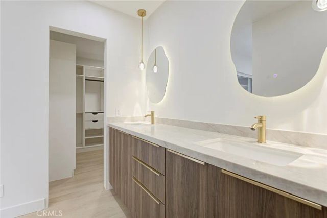 9512 Via Venezia, Burbank, CA 91504