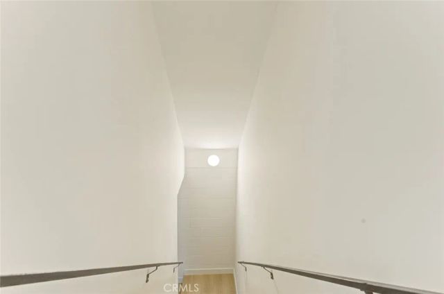 9512 Via Venezia, Burbank, CA 91504