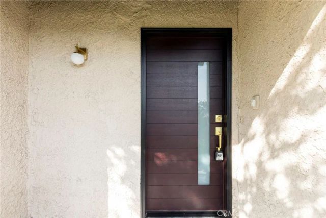 9512 Via Venezia, Burbank, CA 91504