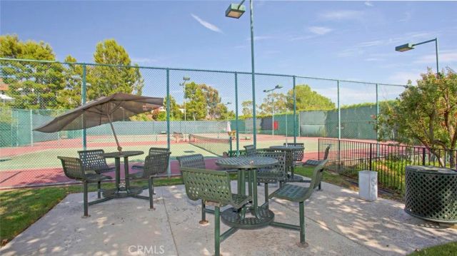 9512 Via Venezia, Burbank, CA 91504
