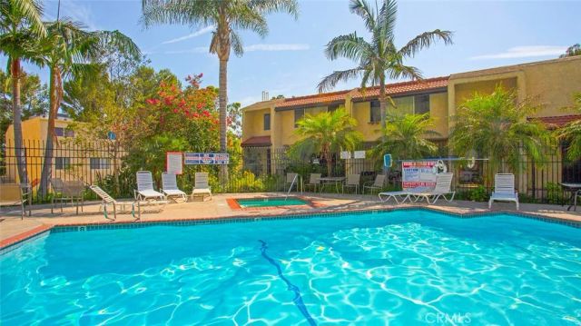 9512 Via Venezia, Burbank, CA 91504