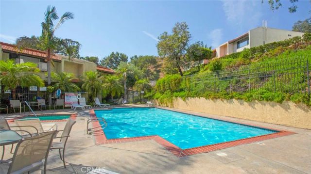 9512 Via Venezia, Burbank, CA 91504