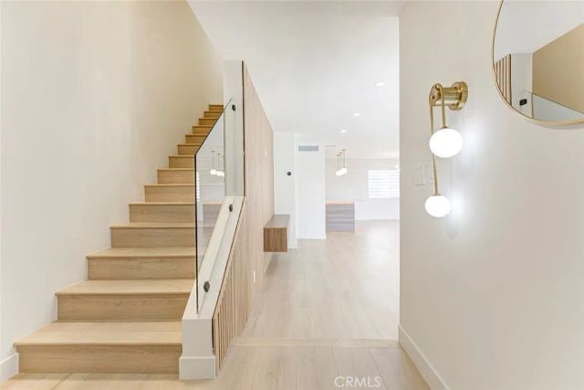 9512 Via Venezia, Burbank, CA 91504