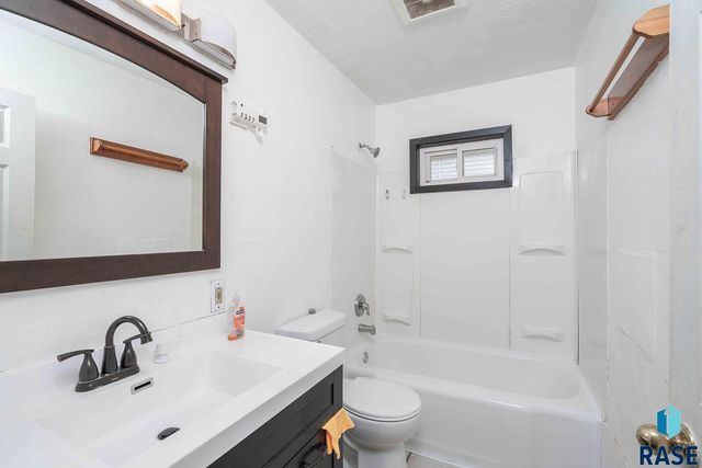 919 N Dakota Ave Avenue, Sioux Falls, SD 57104