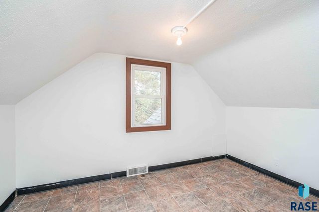 919 N Dakota Ave Avenue, Sioux Falls, SD 57104