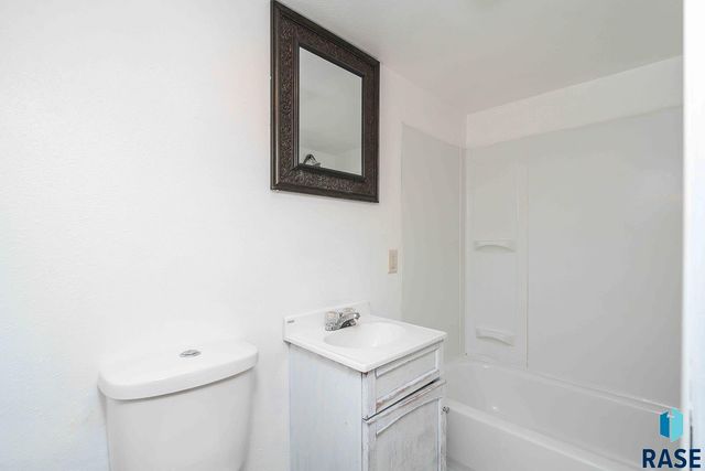 919 N Dakota Ave Avenue, Sioux Falls, SD 57104