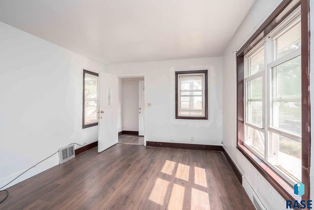 919 N Dakota Ave Avenue, Sioux Falls, SD 57104